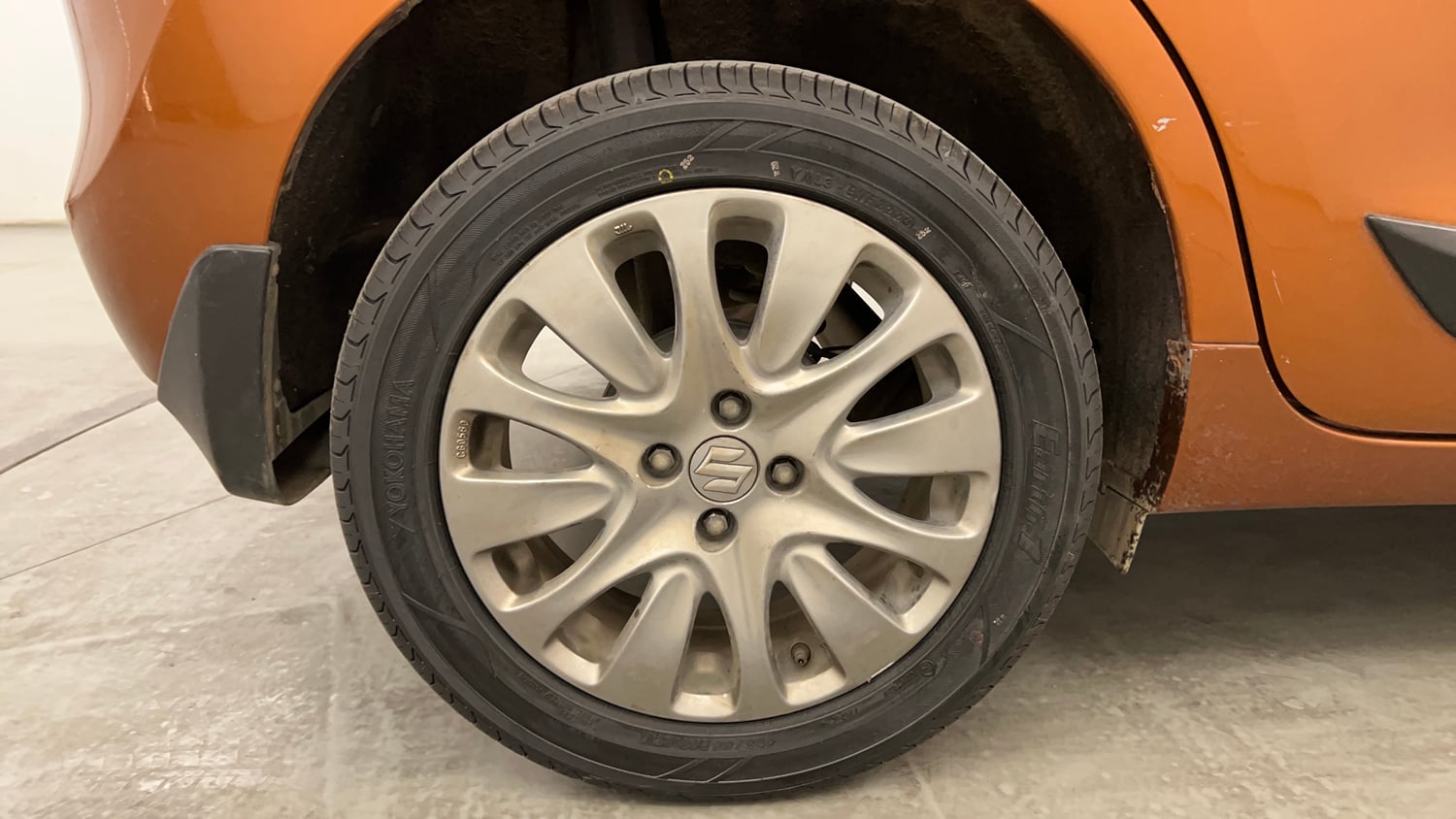 Used 2017 Maruti Suzuki Baleno Zeta 1.2 Petrol Manual tyres RIGHT REAR TYRE RIM VIEW