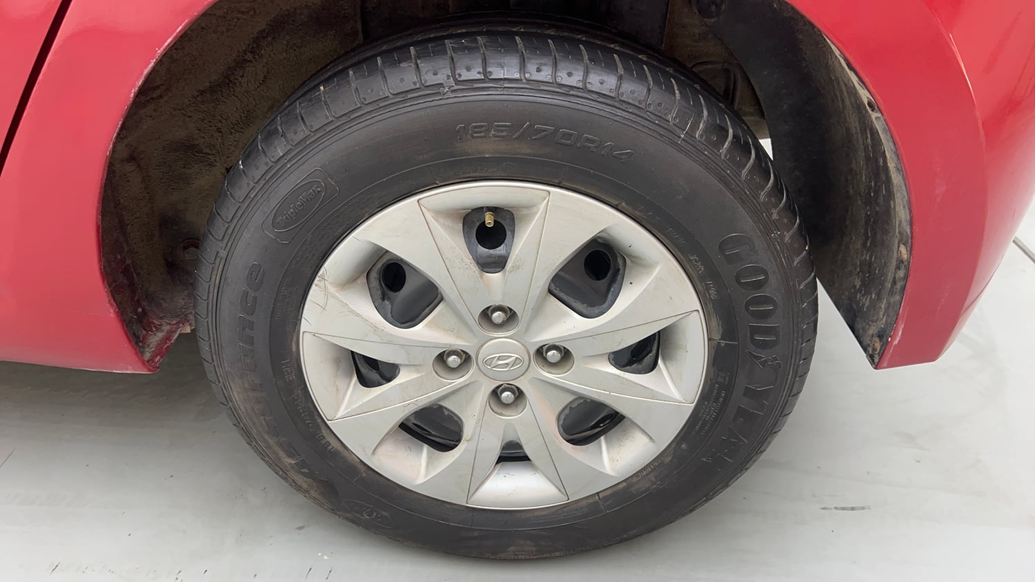 Used 2016 Hyundai Elite i20 Sportz 1.2 Petrol Manual tyres LEFT REAR TYRE RIM VIEW