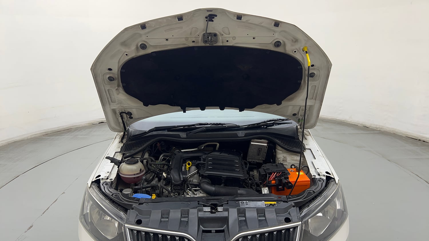 Used 2020 Skoda Rapid Active 1.0 TSI MT Petrol Manual engine ENGINE & BONNET OPEN FRONT VIEW