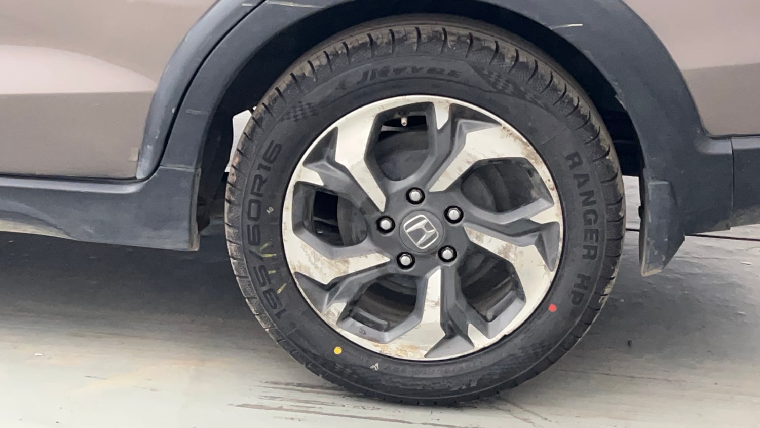 Used 2017 Honda BR-V V CVT Petrol Petrol Automatic tyres LEFT REAR TYRE RIM VIEW