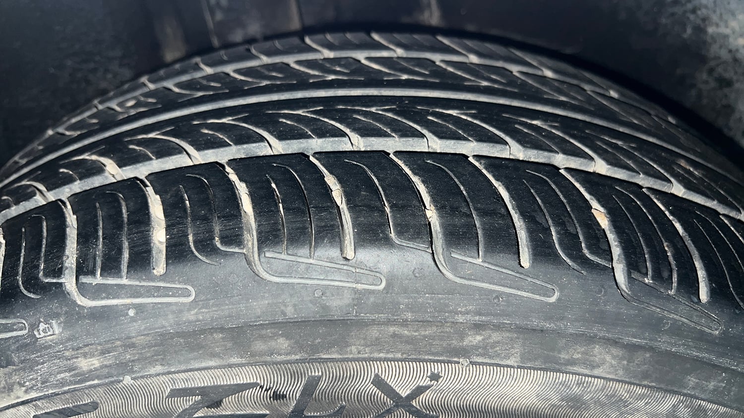 Used 2020 Skoda Rapid Active 1.0 TSI MT Petrol Manual tyres RIGHT REAR TYRE TREAD VIEW