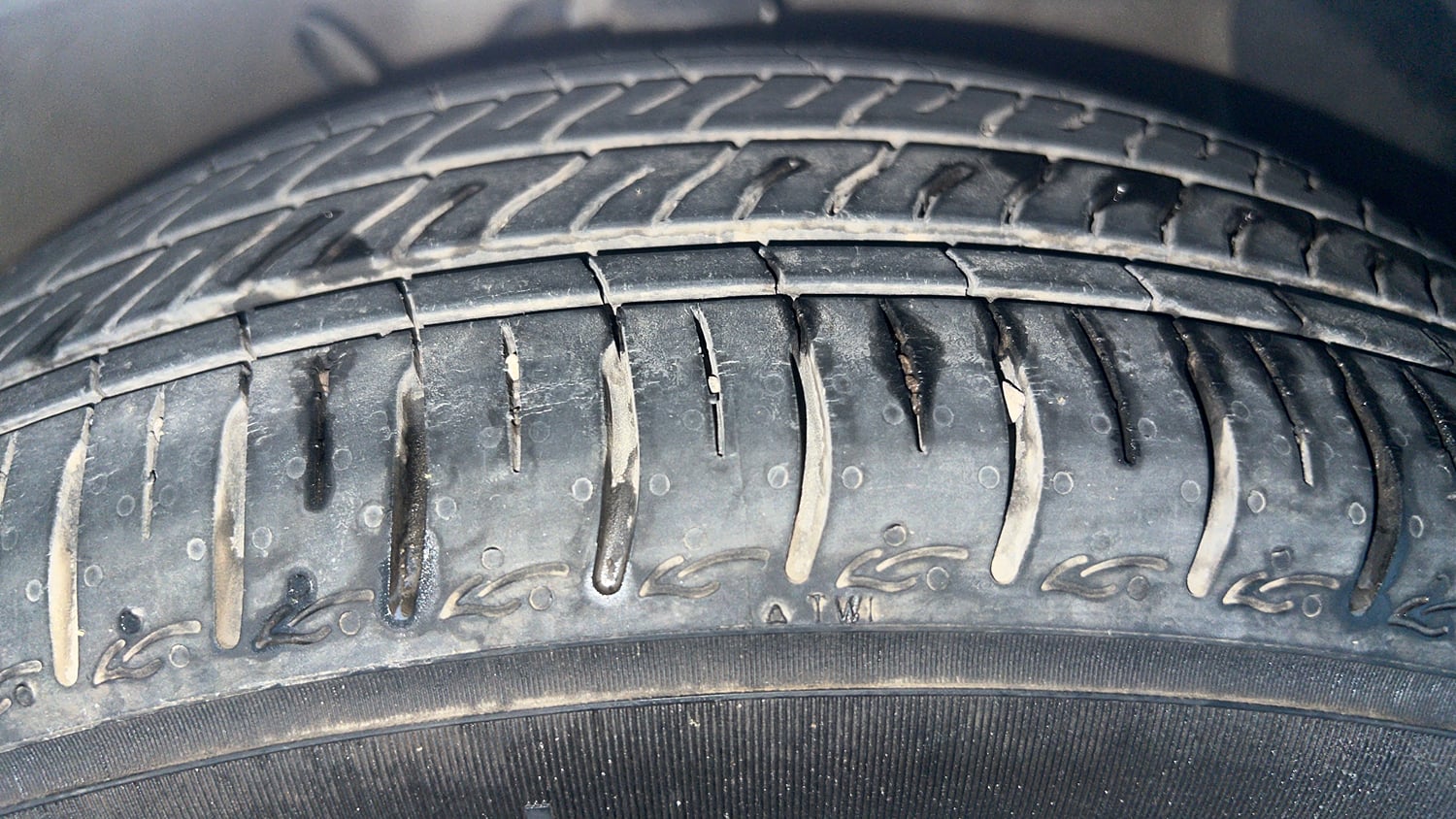 Used 2025 Hyundai Aura S 1.2 Petrol Petrol Manual tyres RIGHT FRONT TYRE TREAD VIEW