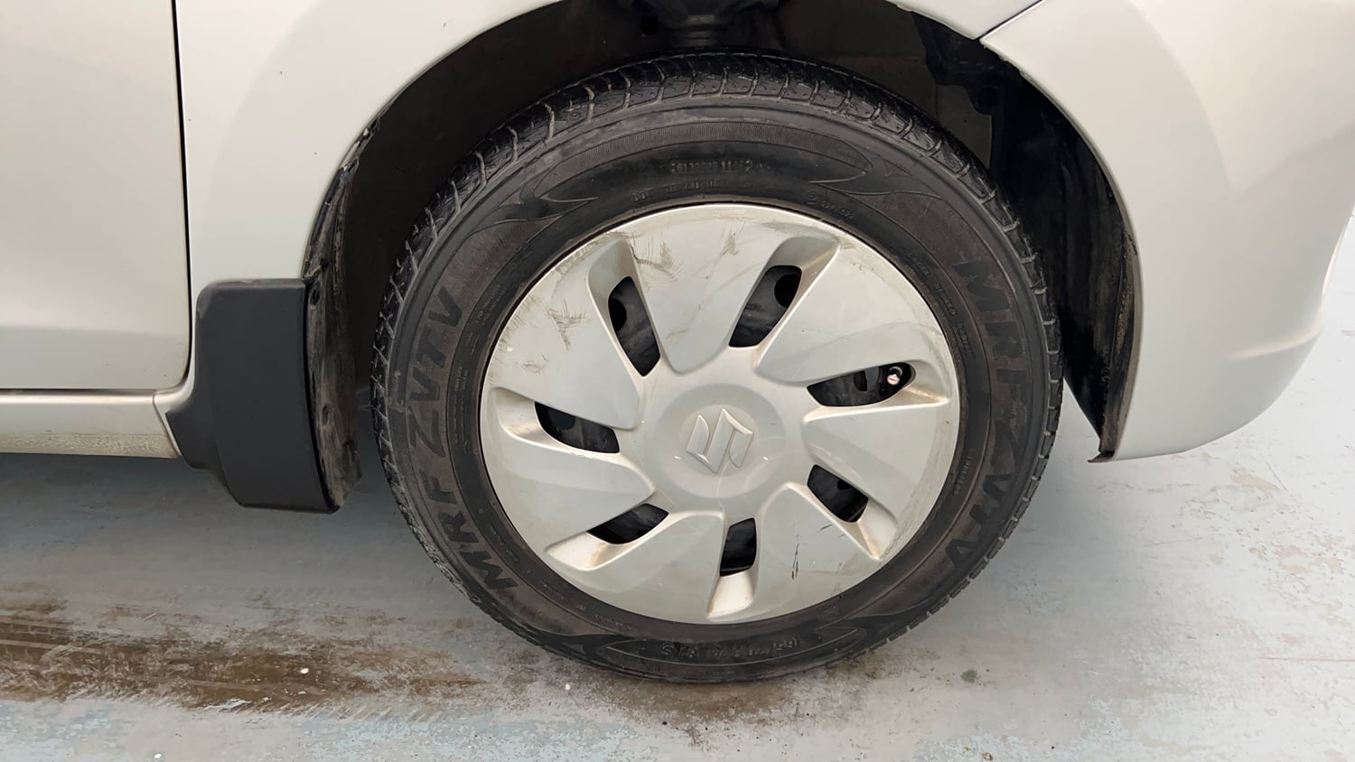 Used 2014 Maruti Suzuki Celerio VXi AMT Petrol Automatic tyres RIGHT FRONT TYRE RIM VIEW