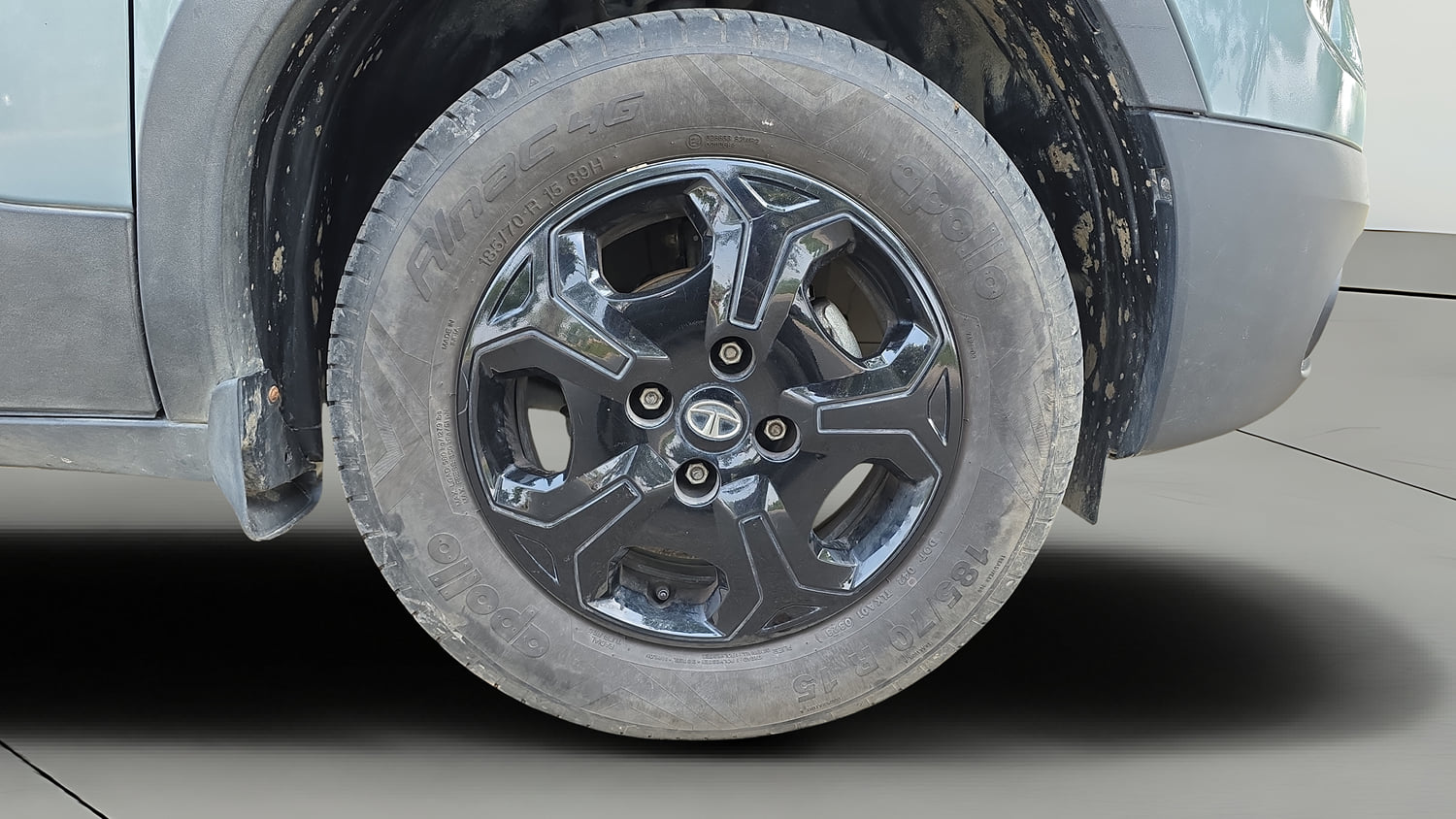 Used 2023 Tata Punch Accomplished MT Petrol Manual tyres RIGHT FRONT TYRE RIM VIEW