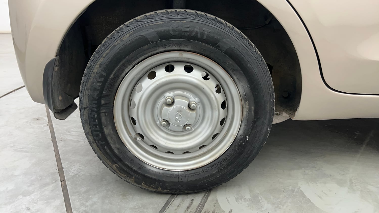 Used 2019 Hyundai Santro Era Executive Petrol Manual tyres RIGHT REAR TYRE RIM VIEW