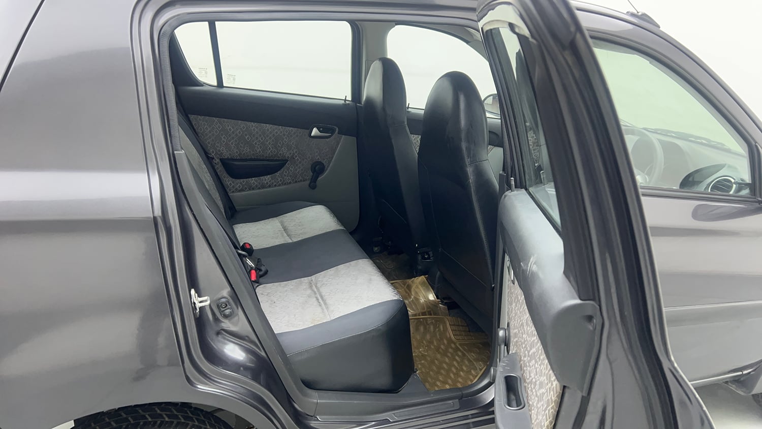 Used 2017 Maruti Suzuki Alto 800 VXi Petrol Manual interior RIGHT SIDE REAR DOOR CABIN VIEW