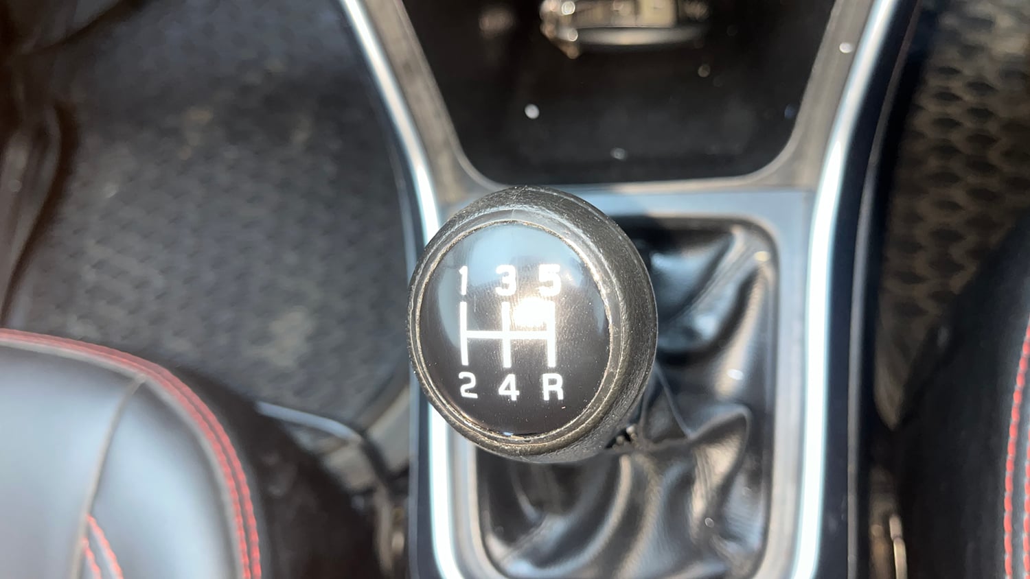 Used 2018 Maruti Suzuki S-Cross Zeta 1.3 Diesel Manual interior GEAR  KNOB VIEW