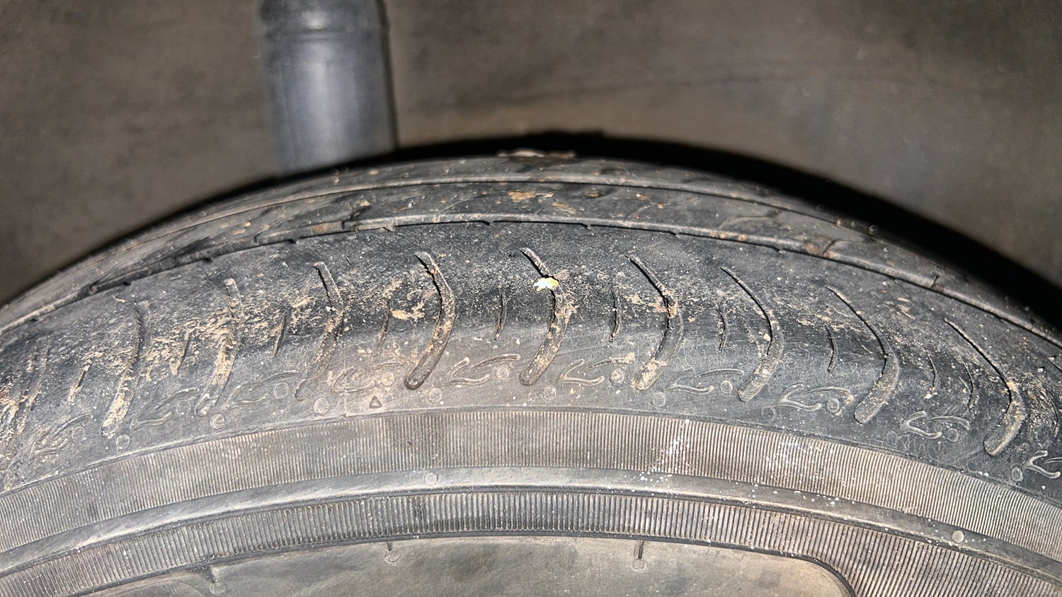 Used 2023 Honda Amaze VX 1.2 Petrol CVT Petrol Automatic tyres RIGHT REAR TYRE TREAD VIEW