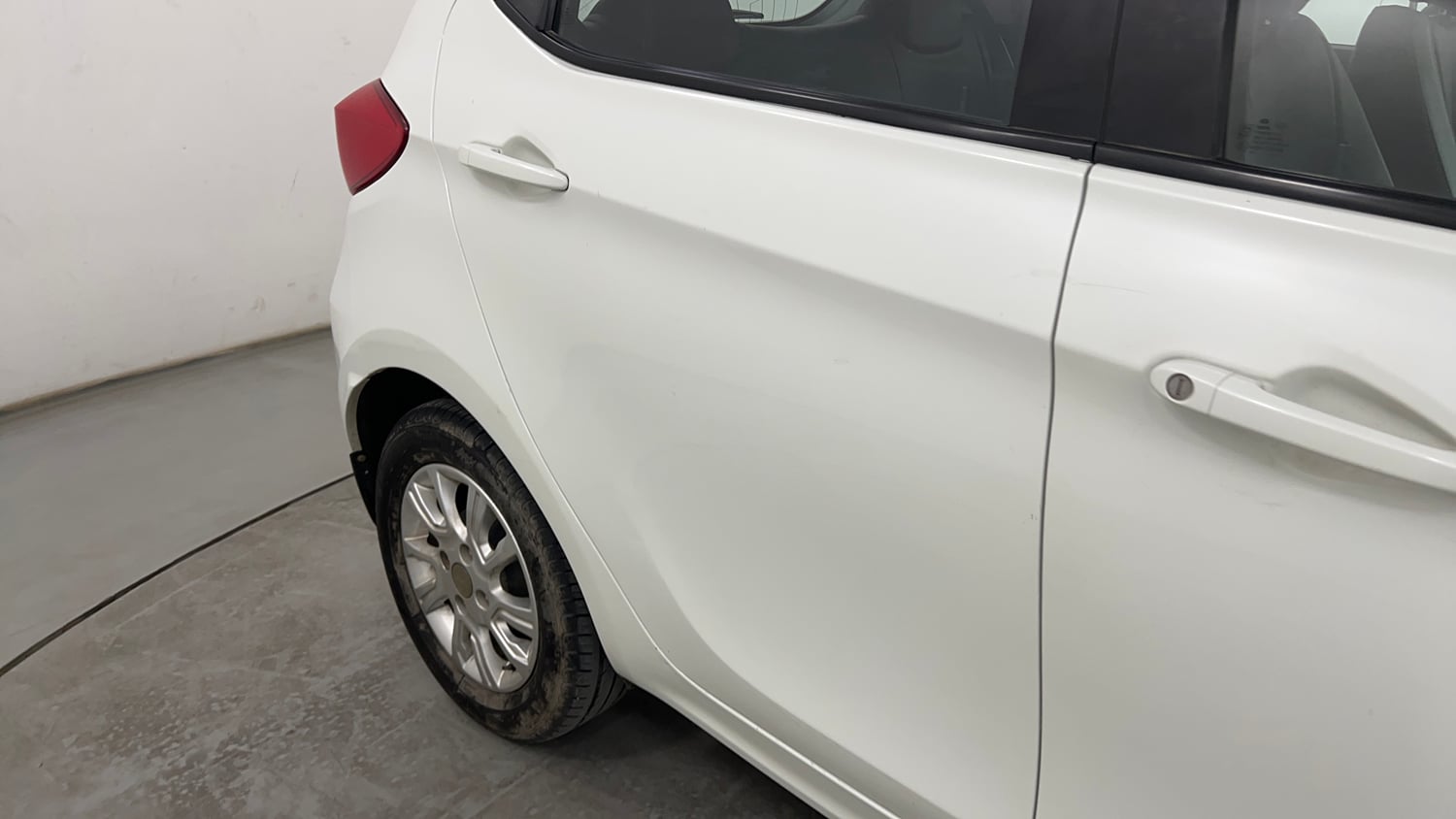 Used 2018 Tata Tiago Revotron XZ Petrol Manual dents MINOR SCRATCH
