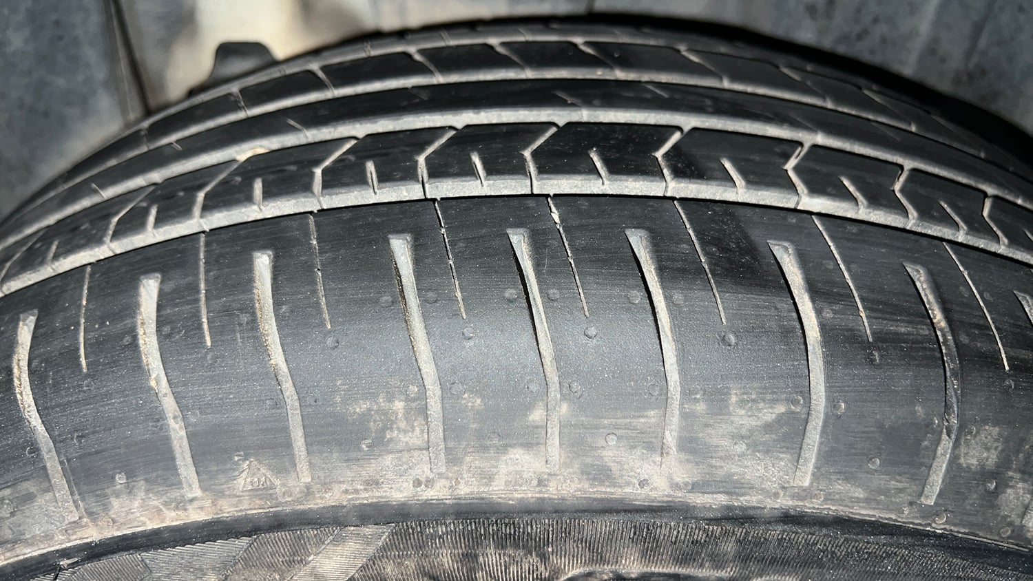 Used 2019 Mahindra XUV 300 1.2 W6 Petrol Manual tyres LEFT REAR TYRE TREAD VIEW