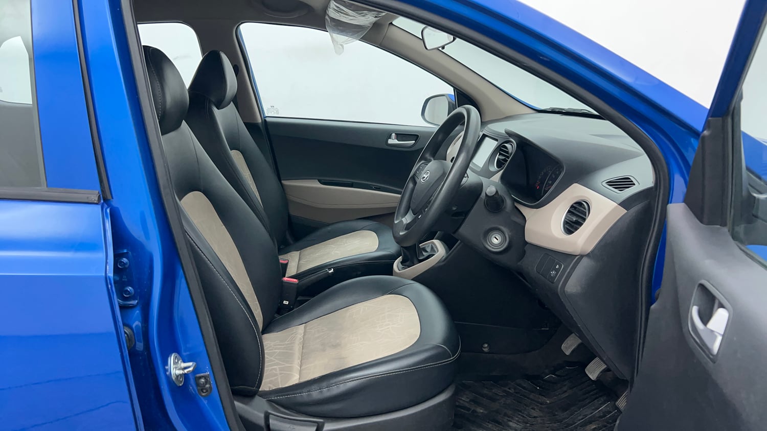 Used 2019 Hyundai Grand i10 Sportz 1.2 Kappa VTVT Petrol Manual interior RIGHT SIDE FRONT DOOR CABIN VIEW