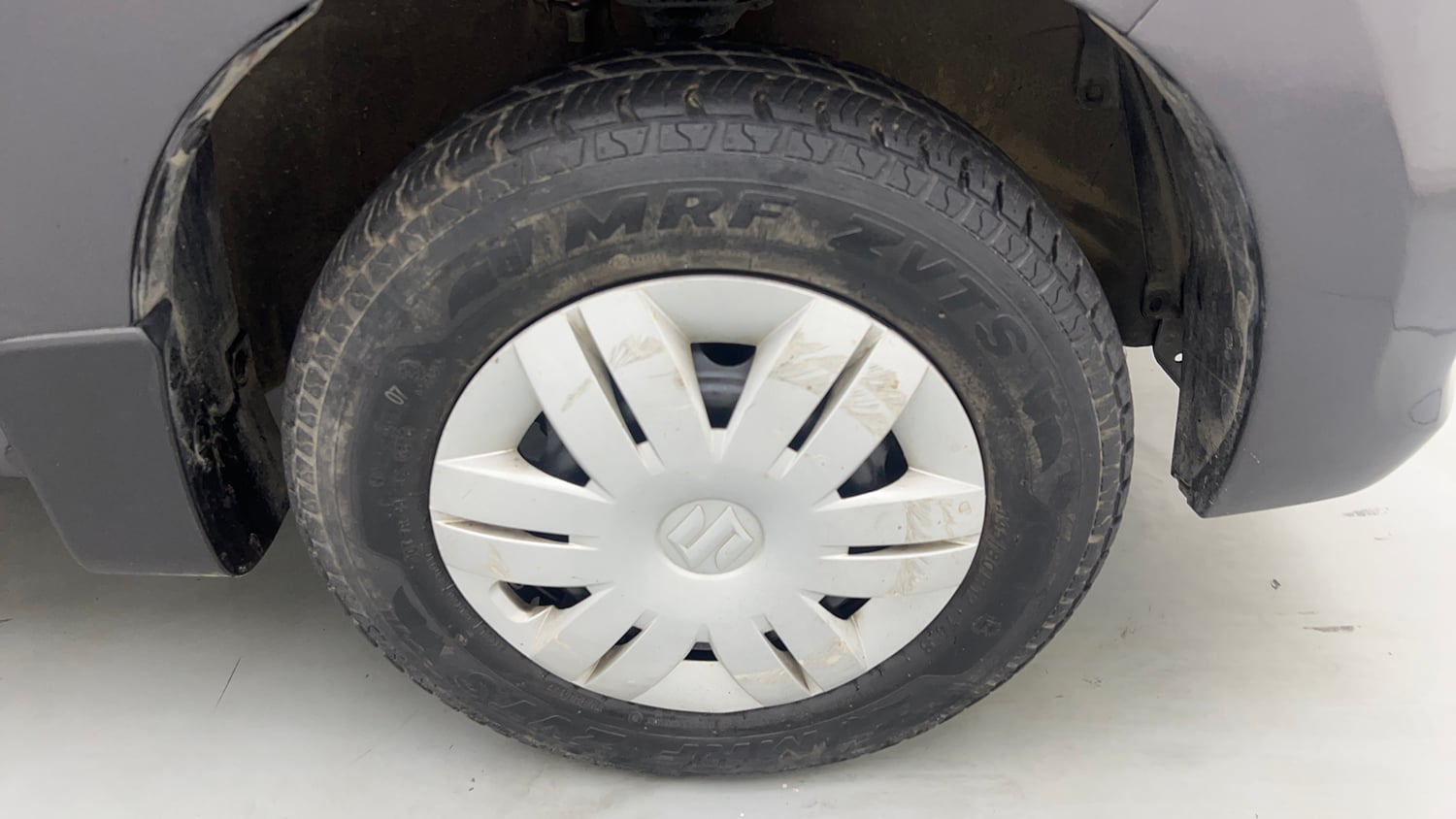 Used 2017 Maruti Suzuki Alto 800 VXi Petrol Manual tyres RIGHT FRONT TYRE RIM VIEW