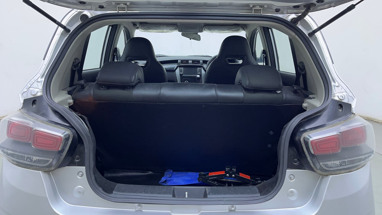 Used 2019 Mahindra KUV100 NXT K8 6 STR Dual Tone Petrol Manual interior DICKY INSIDE VIEW