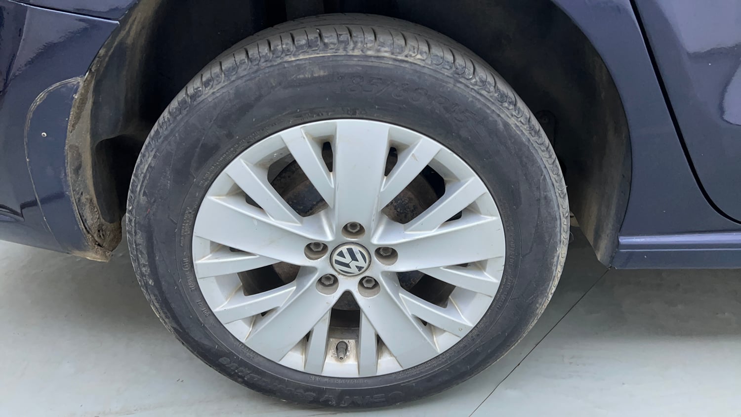 Used 2015 Volkswagen Vento Highline Diesel Diesel Manual tyres RIGHT REAR TYRE RIM VIEW