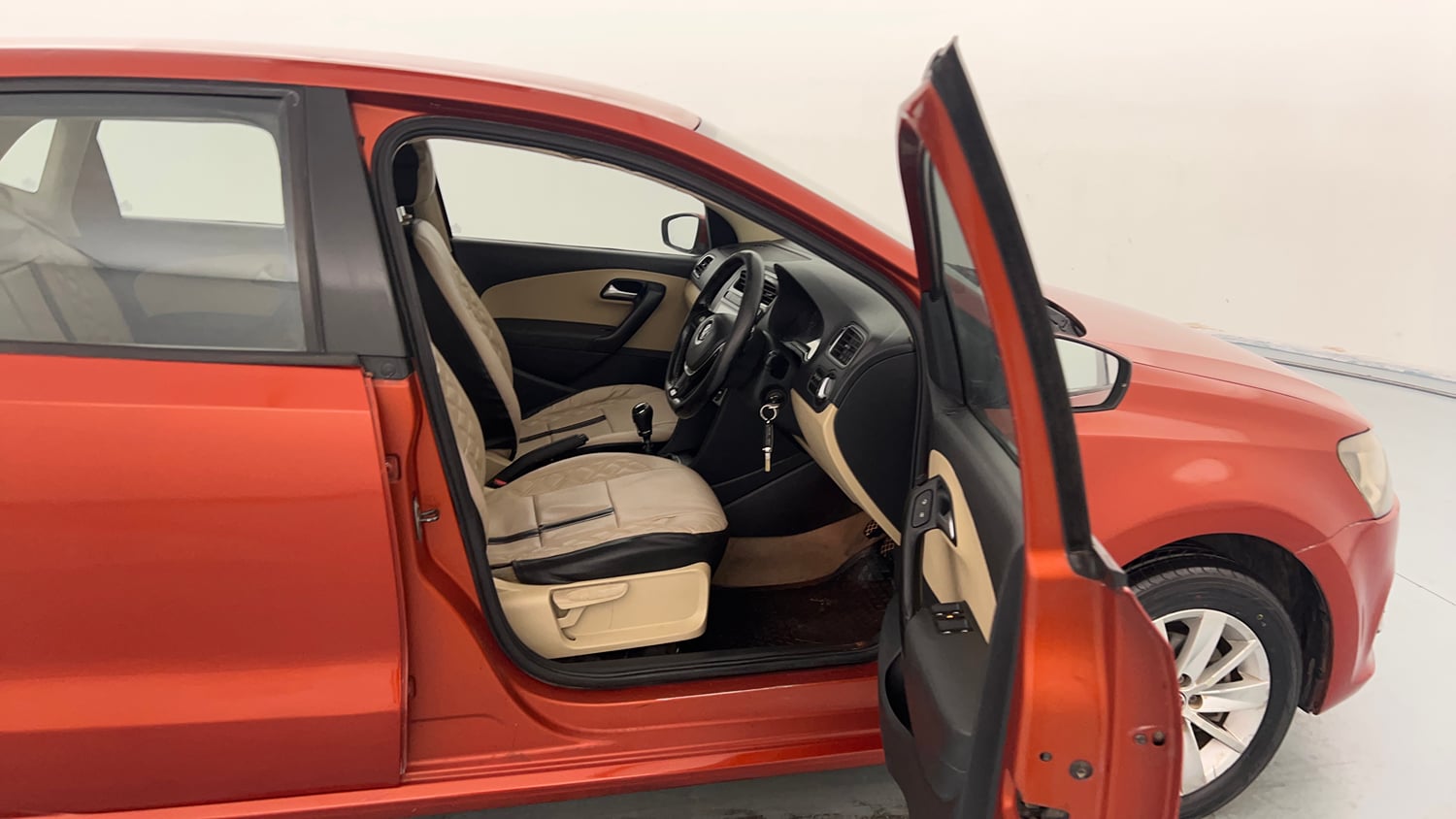 Used 2016 Volkswagen Polo Highline1.2L (P) Petrol Manual interior RIGHT SIDE FRONT DOOR CABIN VIEW