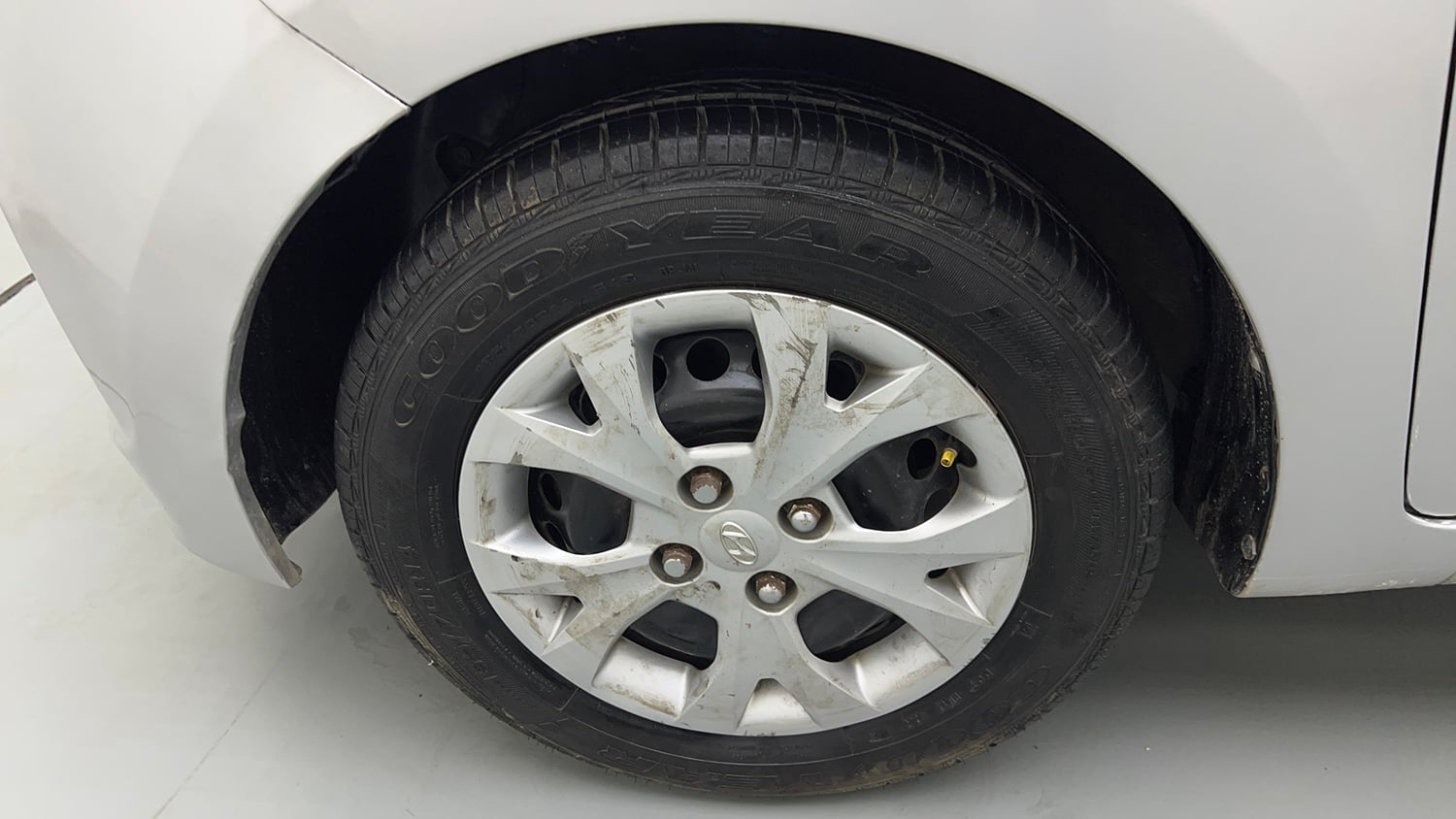 Used 2013 Hyundai Grand i10 Magna 1.2 Kappa VTVT Petrol Manual tyres LEFT FRONT TYRE RIM VIEW