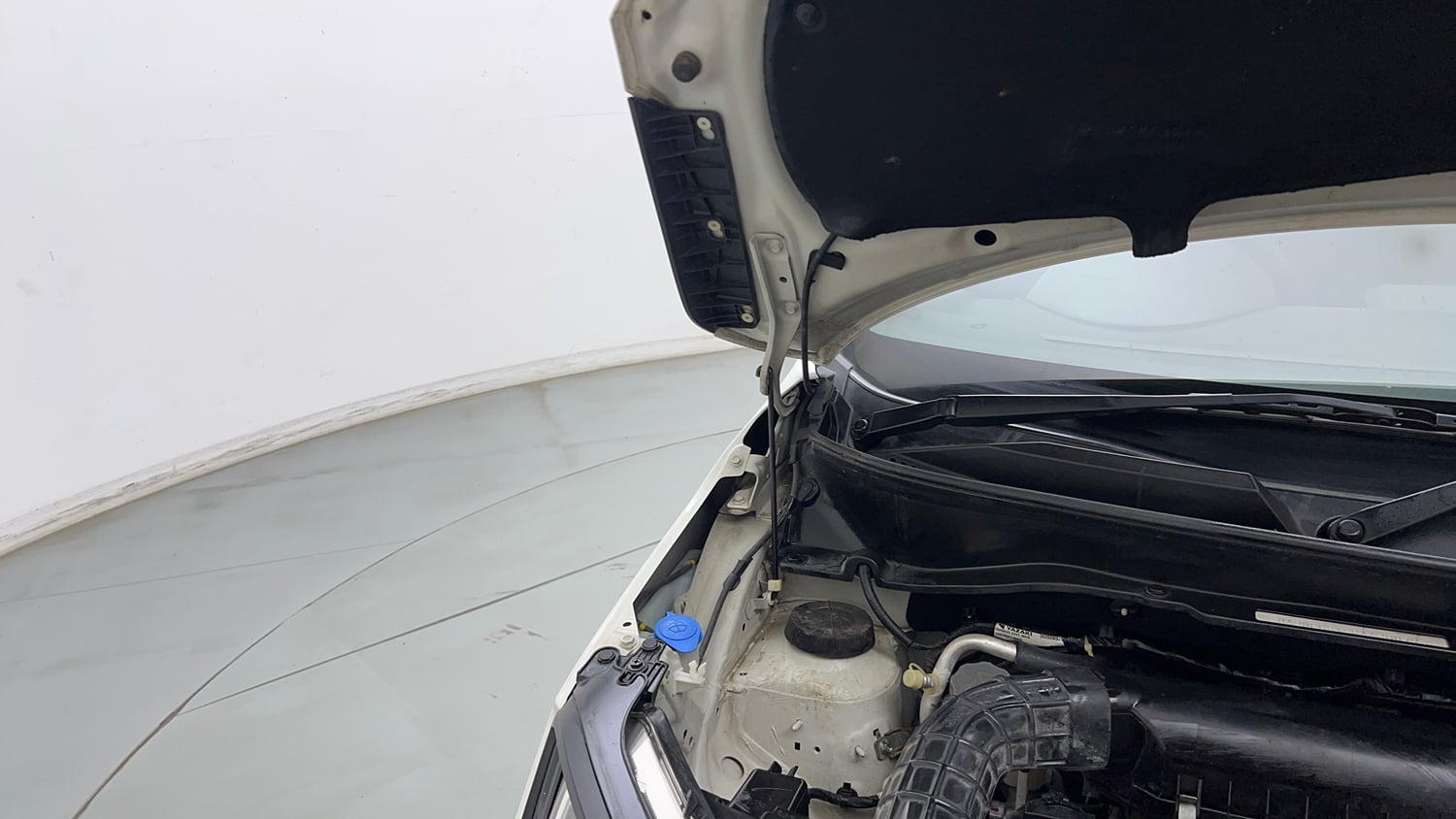 Used 2024 Maruti Suzuki Ignis Sigma 1.2 MT Petrol Manual engine ENGINE RIGHT SIDE HINGE & APRON VIEW