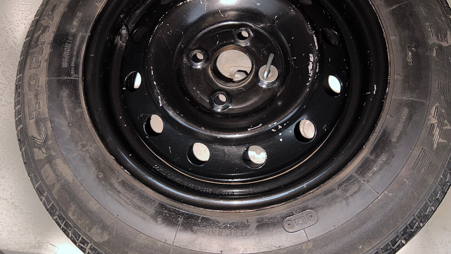 Used 2015 Maruti Suzuki Swift VXi Petrol Manual tyres SPARE TYRE VIEW
