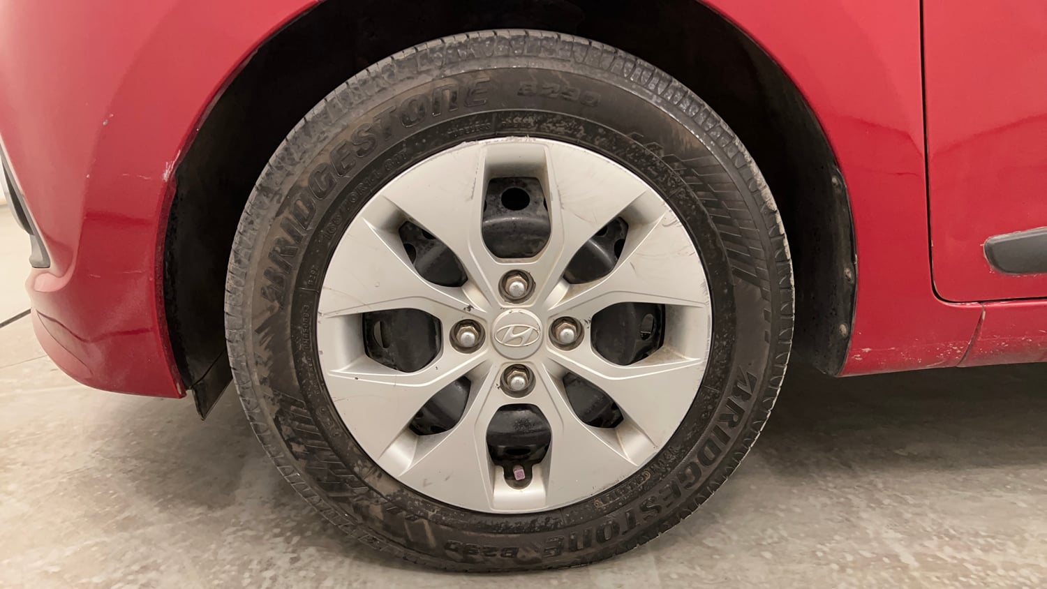 Used 2014 Hyundai Xcent S 1.2 Petrol Manual tyres LEFT FRONT TYRE RIM VIEW