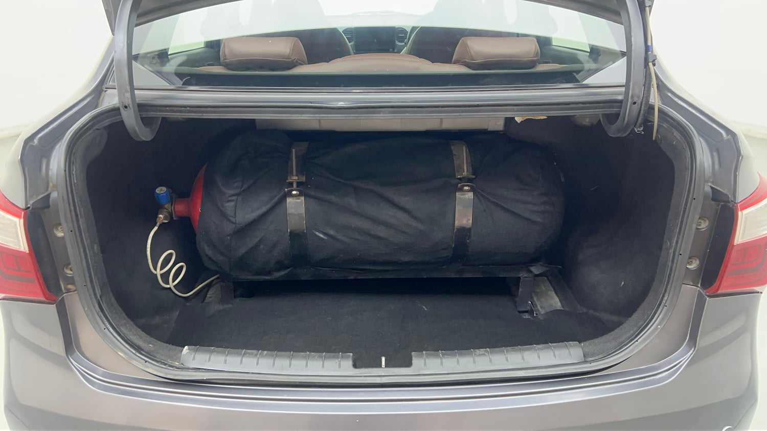 Used 2018 Hyundai Xcent E+ CNG (Outside Fitted) Cng Manual interior DICKY INSIDE VIEW