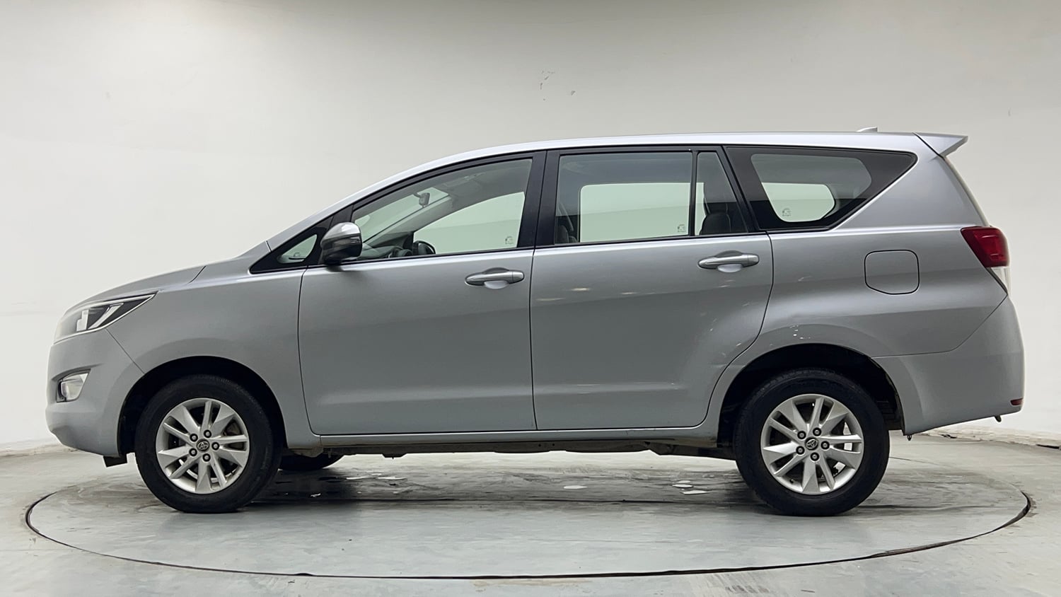 Used 2018 Toyota Innova Crysta 2.4 G 7 STR Diesel Manual exterior LEFT SIDE VIEW