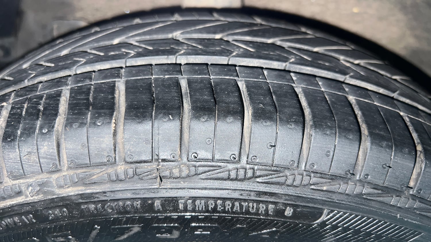 Used 2018 Hyundai Xcent E+ CNG (Outside Fitted) Cng Manual tyres RIGHT REAR TYRE TREAD VIEW
