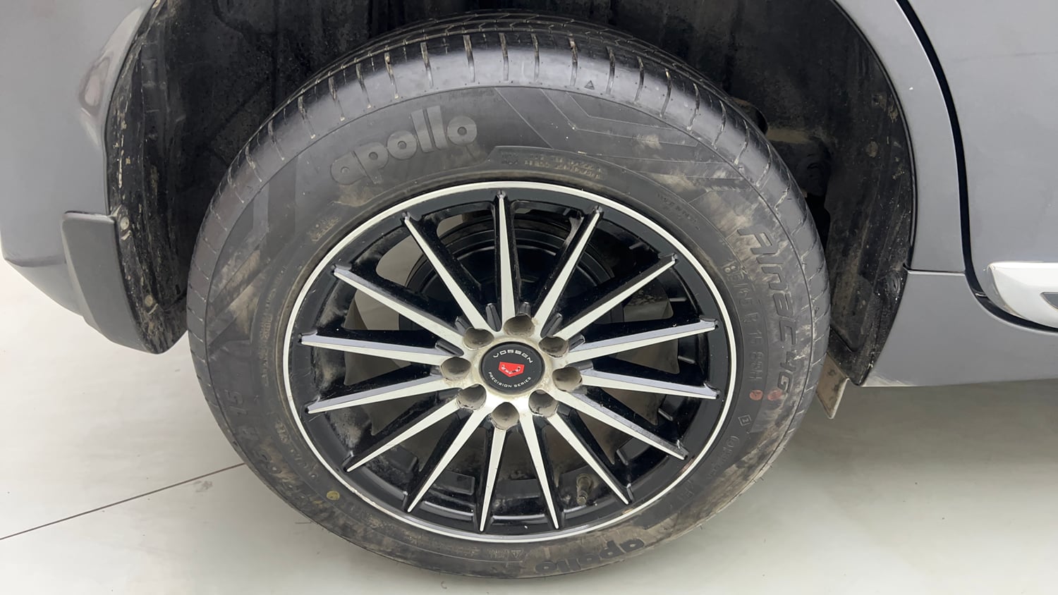 Used 2023 Maruti Suzuki Baleno Sigma MT Petrol Manual tyres RIGHT REAR TYRE RIM VIEW