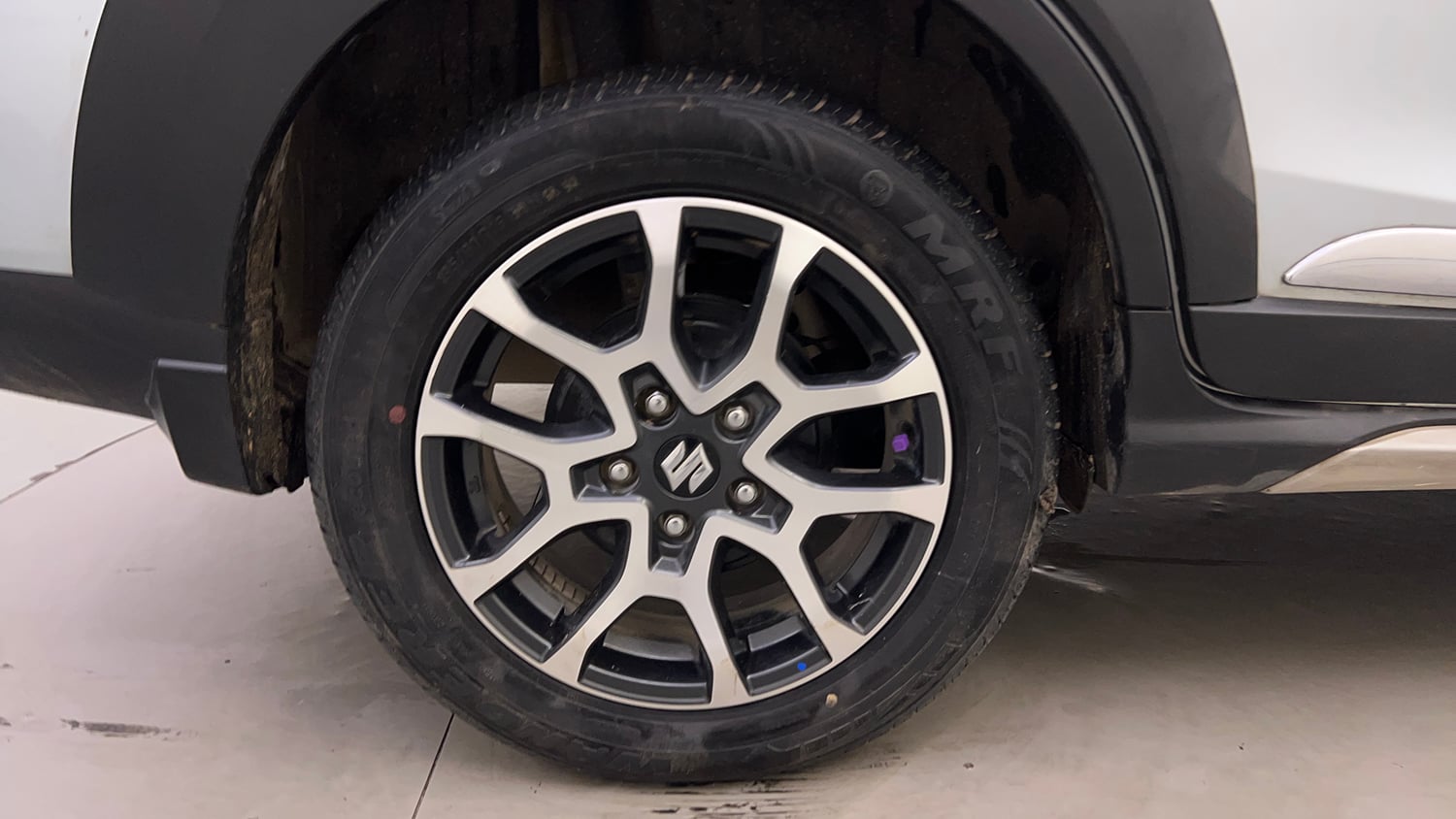 Used 2023 Maruti Suzuki XL6 Alpha MT Petrol Petrol Manual tyres RIGHT REAR TYRE RIM VIEW