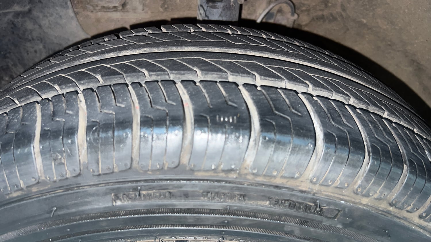Used 2016 Hyundai Elite i20 Sportz 1.2 Petrol Manual tyres LEFT FRONT TYRE TREAD VIEW