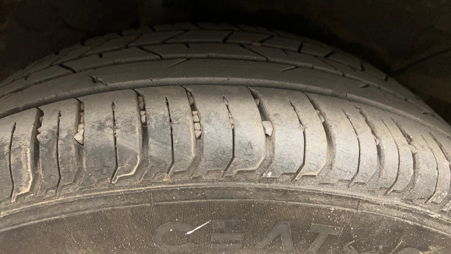 Used 2023 Hyundai i20 Sportz 1.2 IVT Petrol Automatic tyres RIGHT REAR TYRE TREAD VIEW
