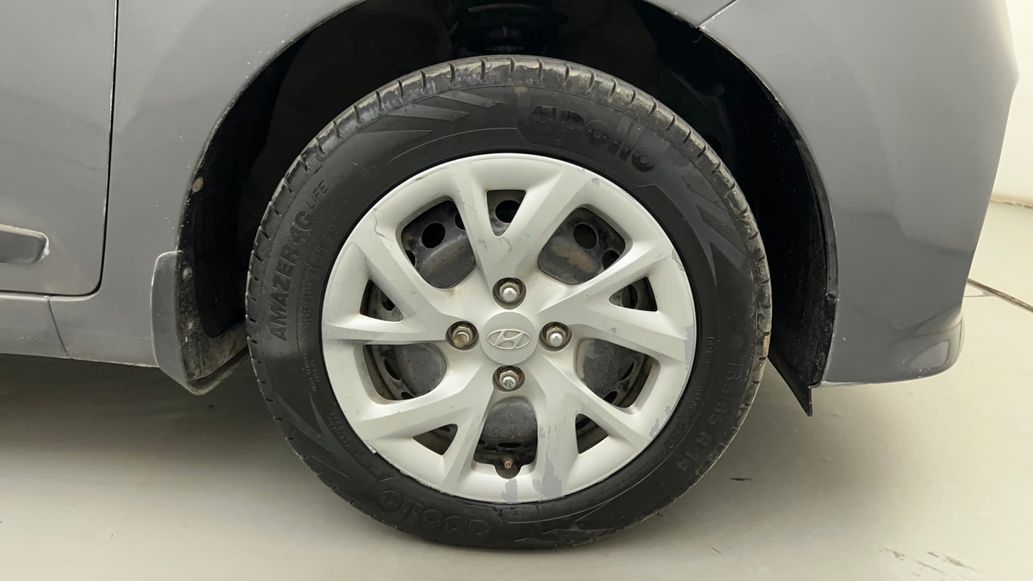 Used 2019 Hyundai Grand i10 Magna 1.2 Kappa VTVT Petrol Manual tyres RIGHT FRONT TYRE RIM VIEW