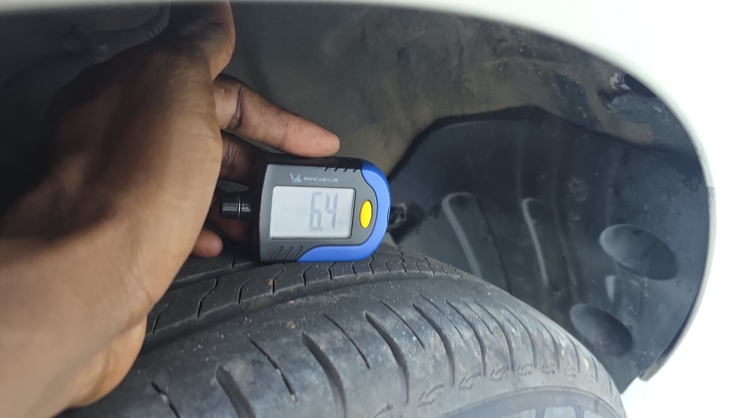 Used 2025 Tata Altroz Creative S Petrol 6DCT Petrol Automatic tyres RIGHT REAR TYRE TREAD VIEW