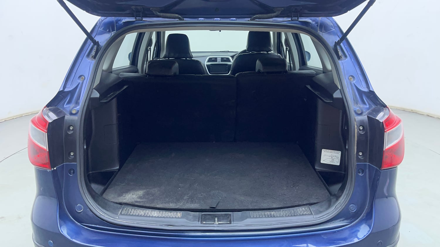 Used 2018 Maruti Suzuki S-Cross Zeta 1.3 Diesel Manual interior DICKY INSIDE VIEW