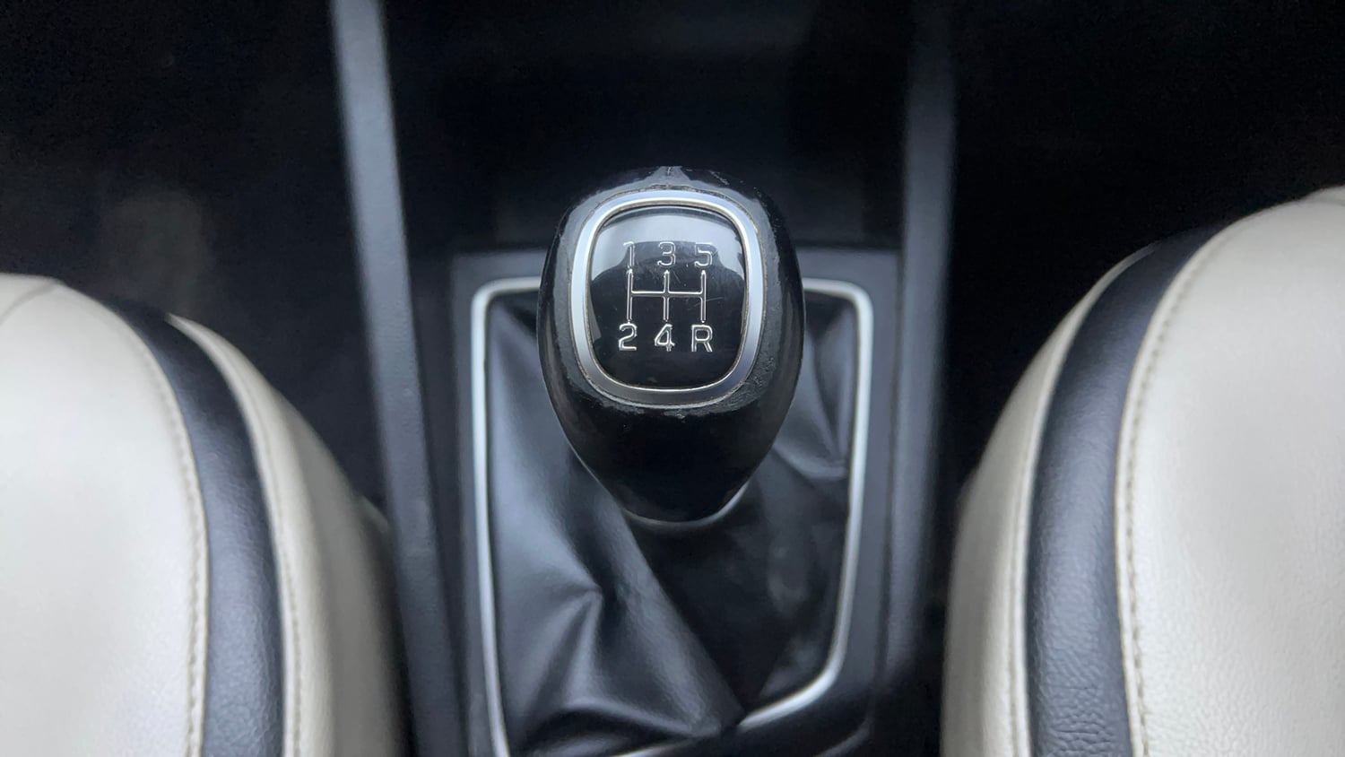 Used 2017 Hyundai Elite i20 Asta 1.2 Petrol Manual interior GEAR  KNOB VIEW