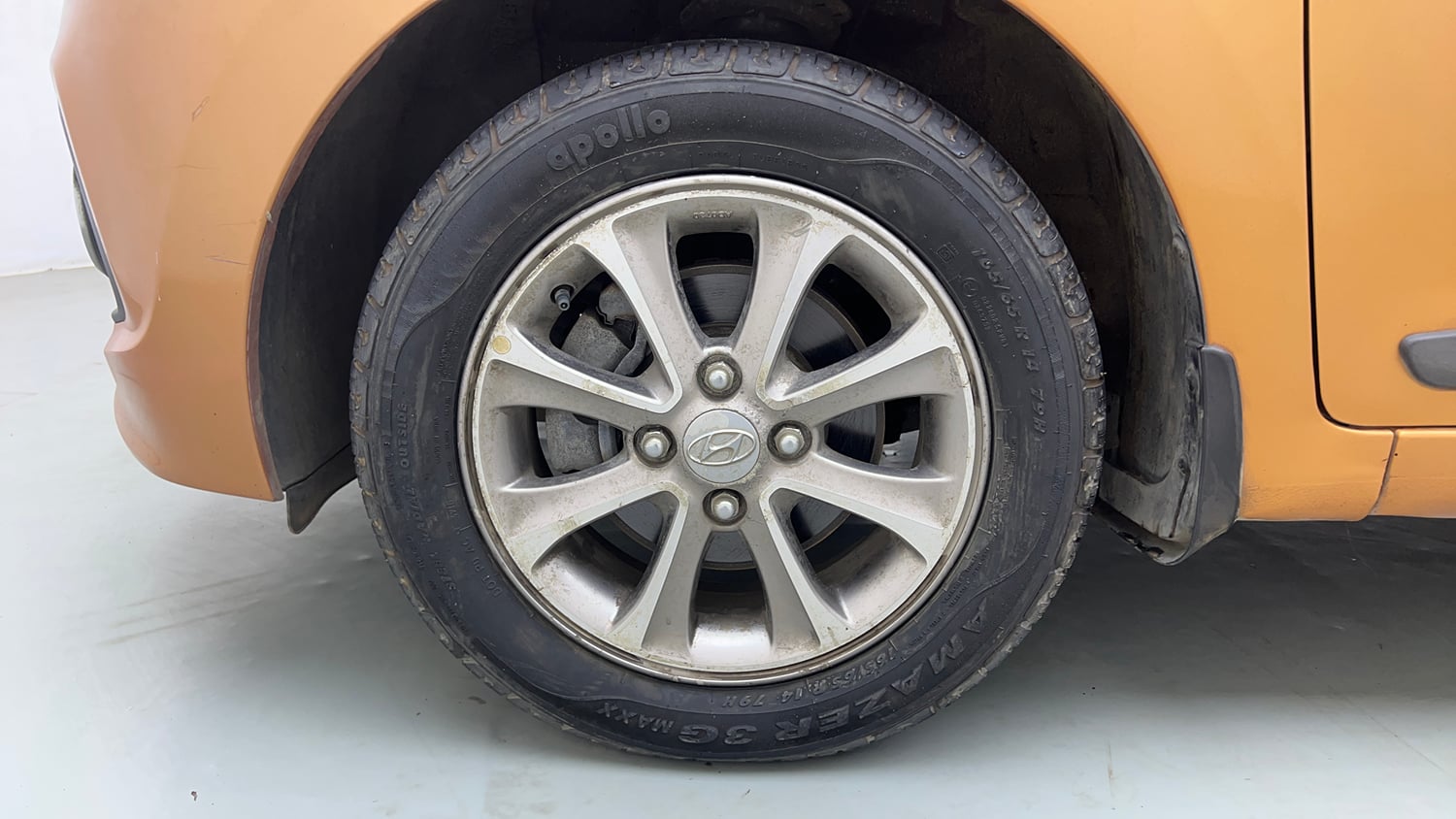 Used 2016 Hyundai Grand i10 Asta 1.2 Kappa VTVT Petrol Manual tyres LEFT FRONT TYRE RIM VIEW