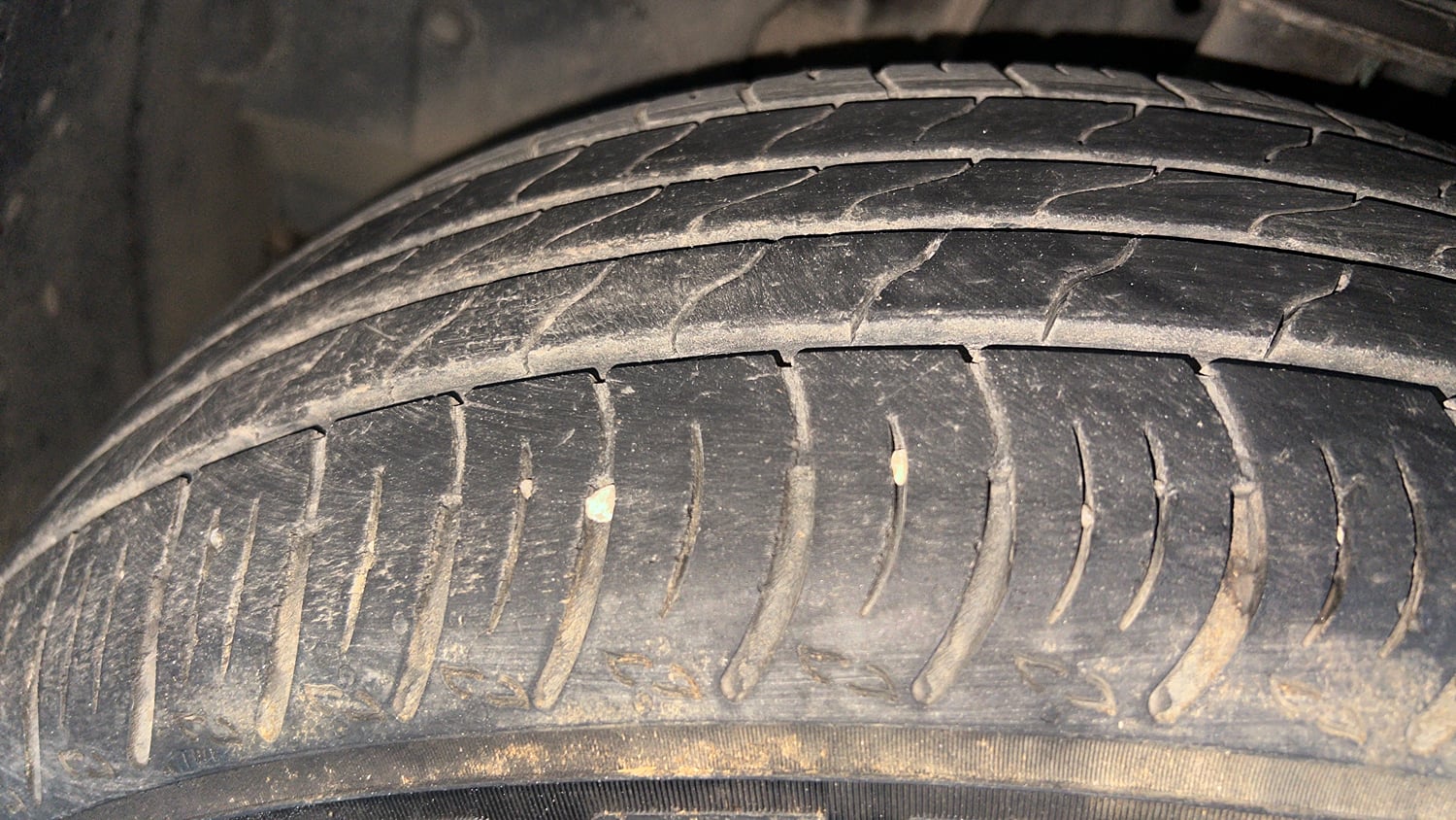 Used 2022 Nissan Magnite XE Petrol Manual tyres LEFT FRONT TYRE TREAD VIEW