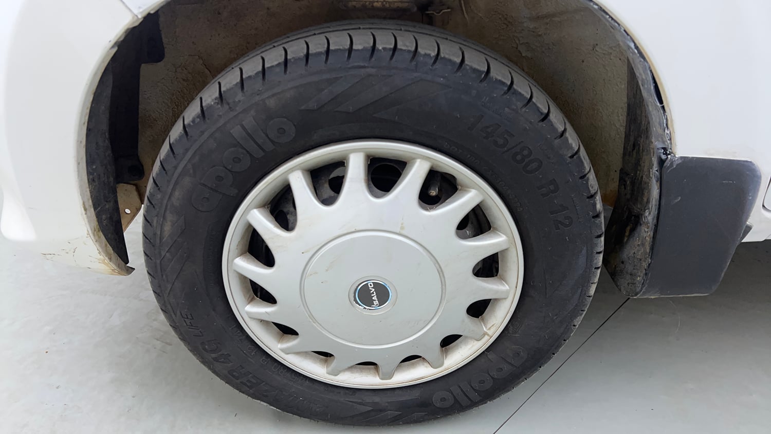 Used 2014 Maruti Suzuki Alto 800 Lxi Petrol Manual tyres LEFT FRONT TYRE RIM VIEW