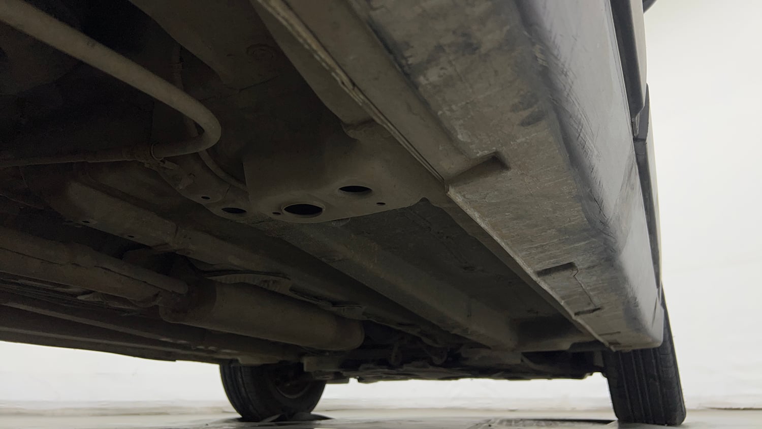 Used 2019 Mahindra XUV 300 1.2 W6 Petrol Manual extra REAR RIGHT UNDERBODY VIEW