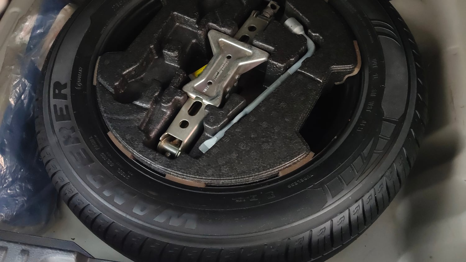 Used 2021 maruti-suzuki Vitara Brezza ZXi Petrol Manual tyres SPARE TYRE VIEW