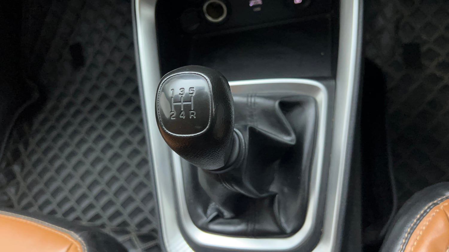 Used 2021 Kia Sonet HTK Plus 1.2 Petrol Manual interior GEAR  KNOB VIEW