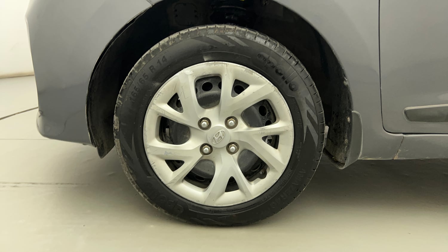 Used 2019 Hyundai Grand i10 Magna 1.2 Kappa VTVT Petrol Manual tyres LEFT FRONT TYRE RIM VIEW