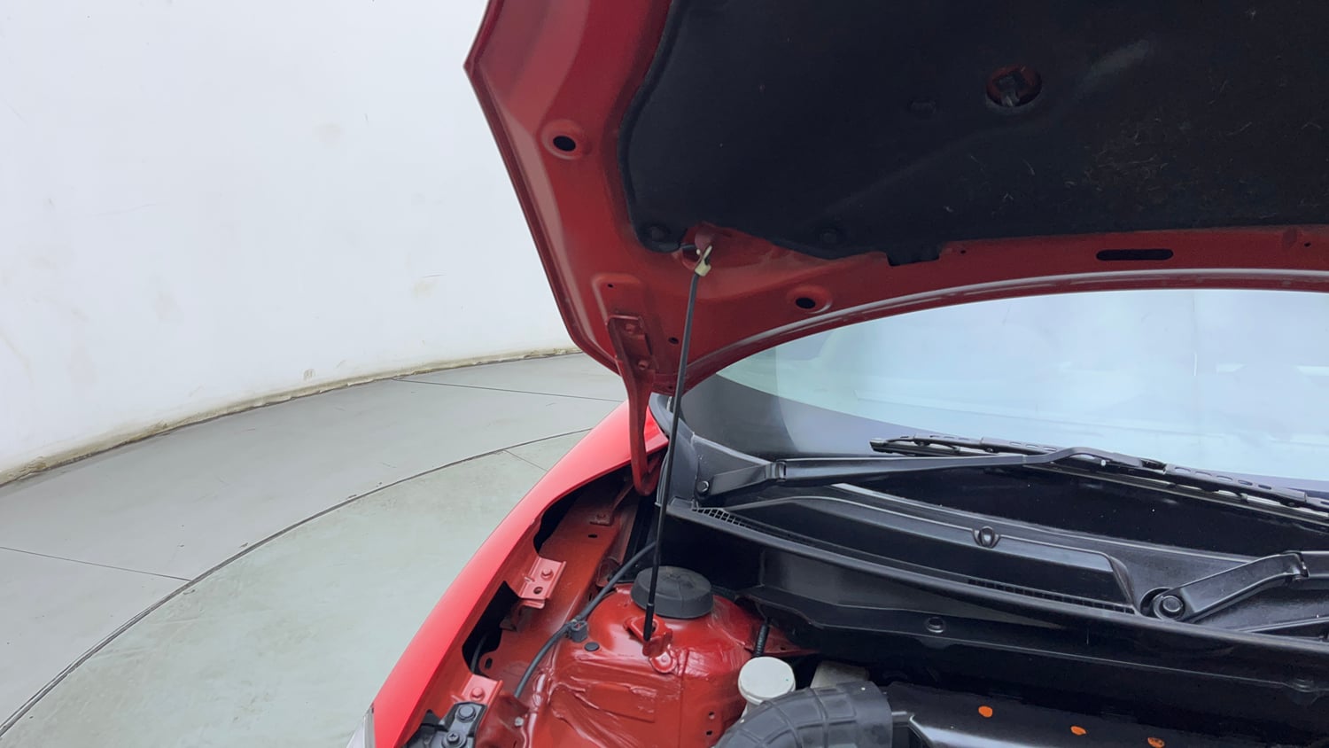 Used 2019 Maruti Suzuki Swift VXi Petrol Manual engine ENGINE RIGHT SIDE HINGE & APRON VIEW