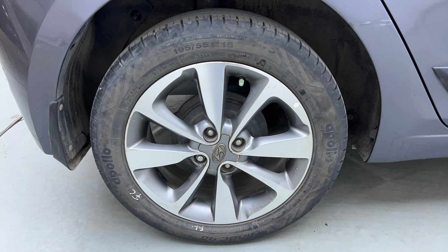 Used 2017 Hyundai Elite i20 Asta 1.2 Petrol Manual tyres RIGHT REAR TYRE RIM VIEW