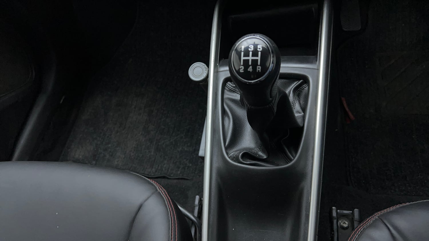 Used 2016 Maruti Suzuki Baleno Delta 1.2 Petrol Manual interior GEAR  KNOB VIEW
