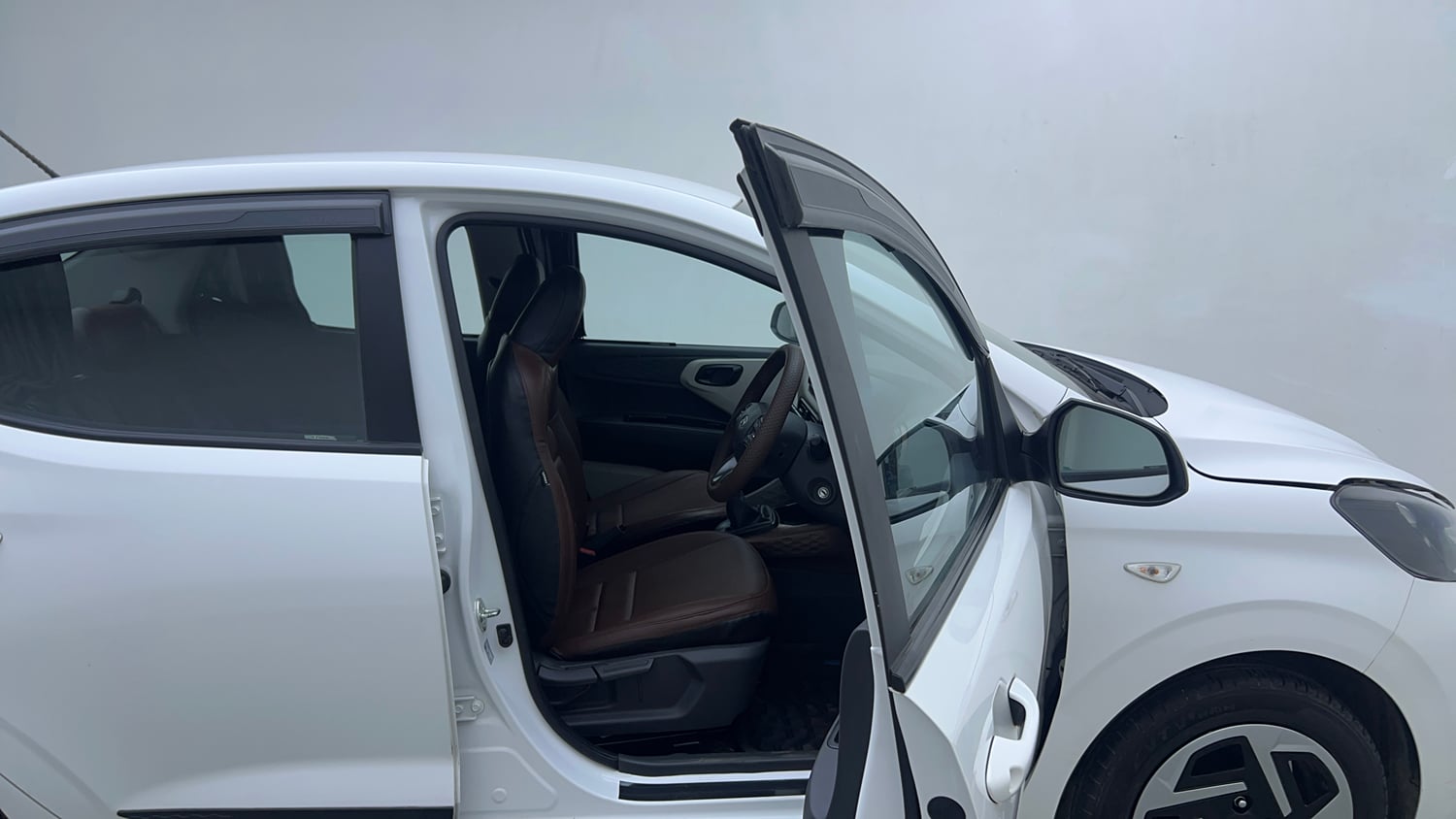 Used 2025 Hyundai Aura S 1.2 Petrol Petrol Manual interior RIGHT SIDE FRONT DOOR CABIN VIEW