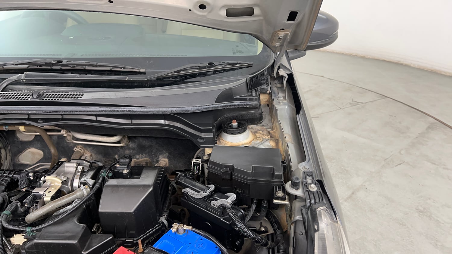 Used 2022 Honda Amaze VX CVT 1.2 Petrol Petrol Automatic engine ENGINE LEFT SIDE HINGE & APRON VIEW