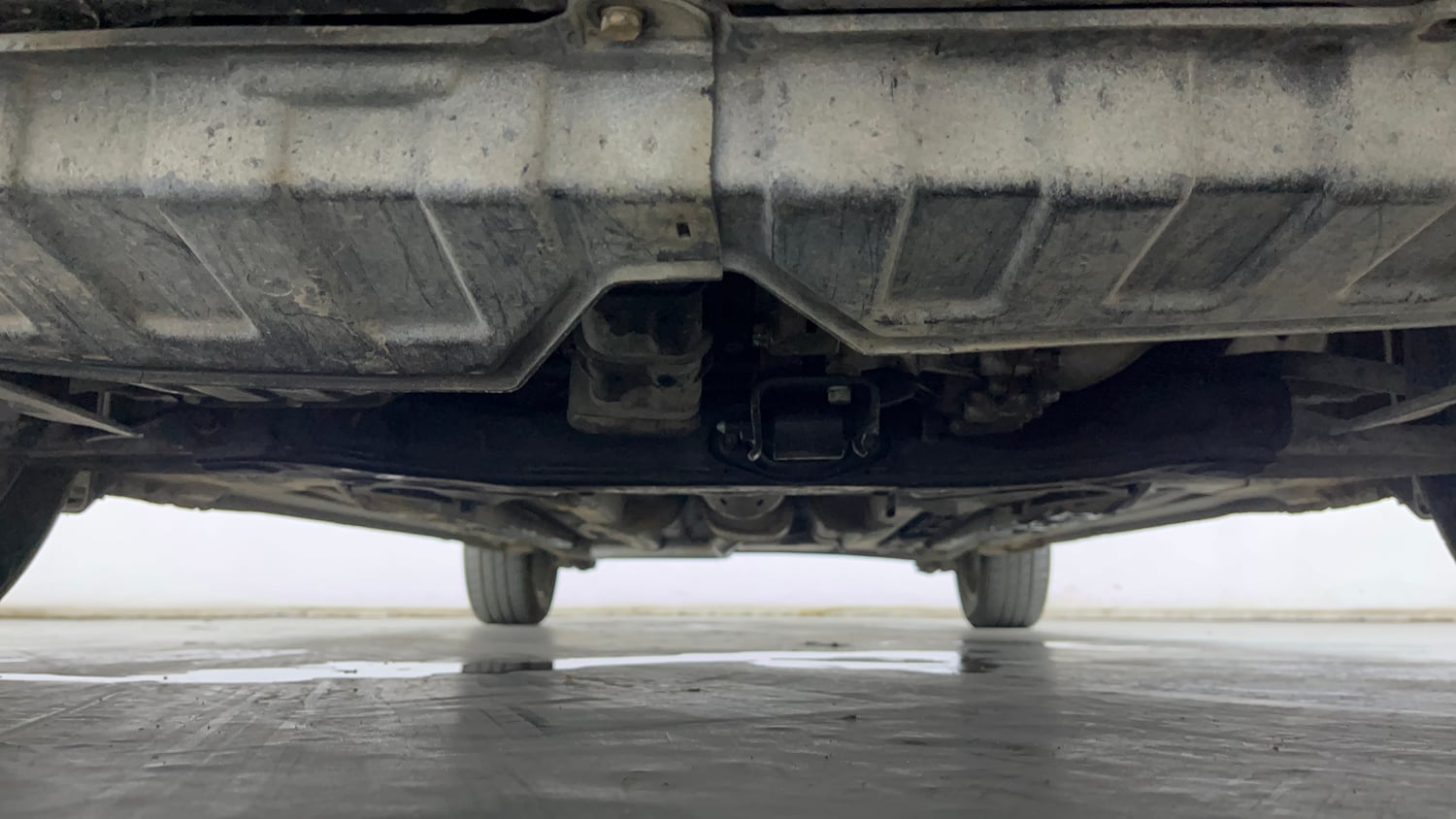 Used 2015 Hyundai Verna Fluidic 1.6 VTVT SX Petrol Manual extra FRONT LEFT UNDERBODY VIEW