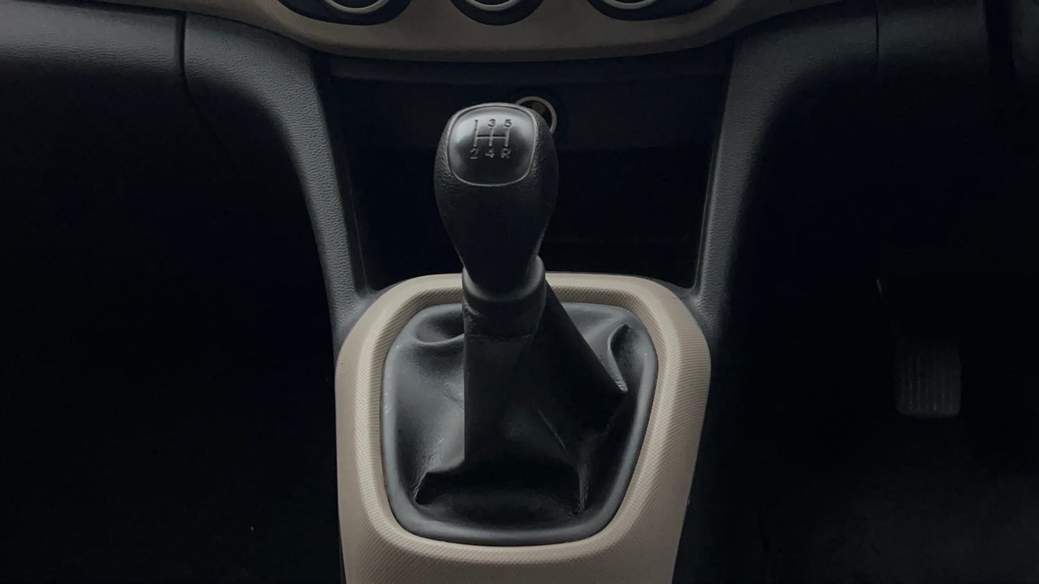 Used 2013 Hyundai Grand i10 Magna 1.2 Kappa VTVT Petrol Manual interior GEAR  KNOB VIEW