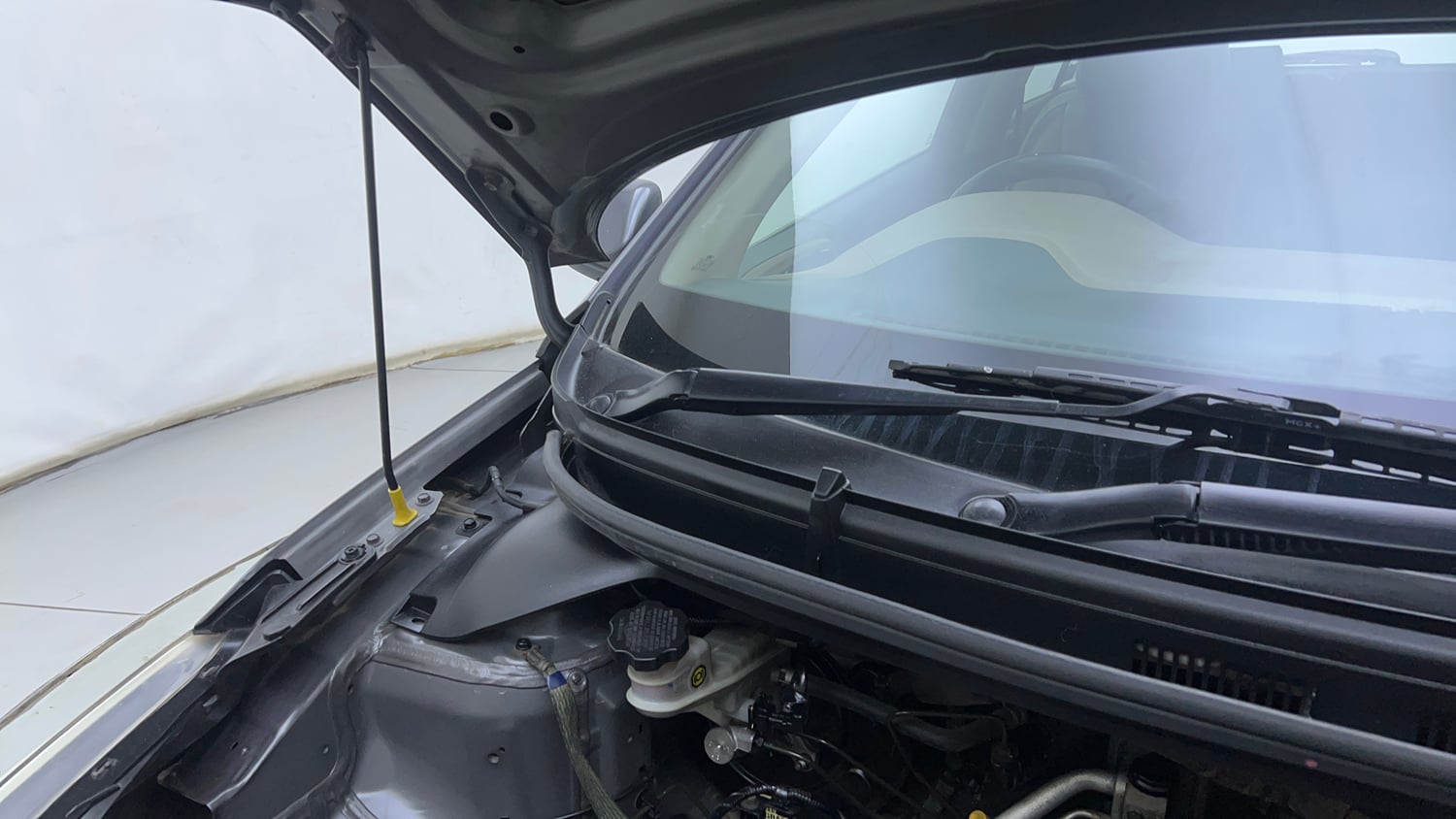 Used 2017 Hyundai Elite i20 Asta 1.2 Petrol Manual engine ENGINE RIGHT SIDE HINGE & APRON VIEW