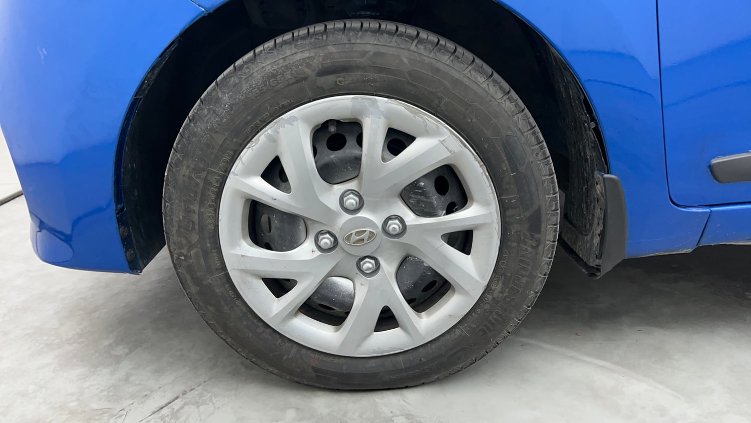 Used 2019 Hyundai Grand i10 Sportz 1.2 Kappa VTVT Petrol Manual tyres LEFT FRONT TYRE RIM VIEW